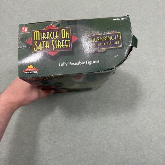 Miracle on 34th Street Kris Kringle & the Little Girl Fully Poseable Figures - Picture 3 of 8